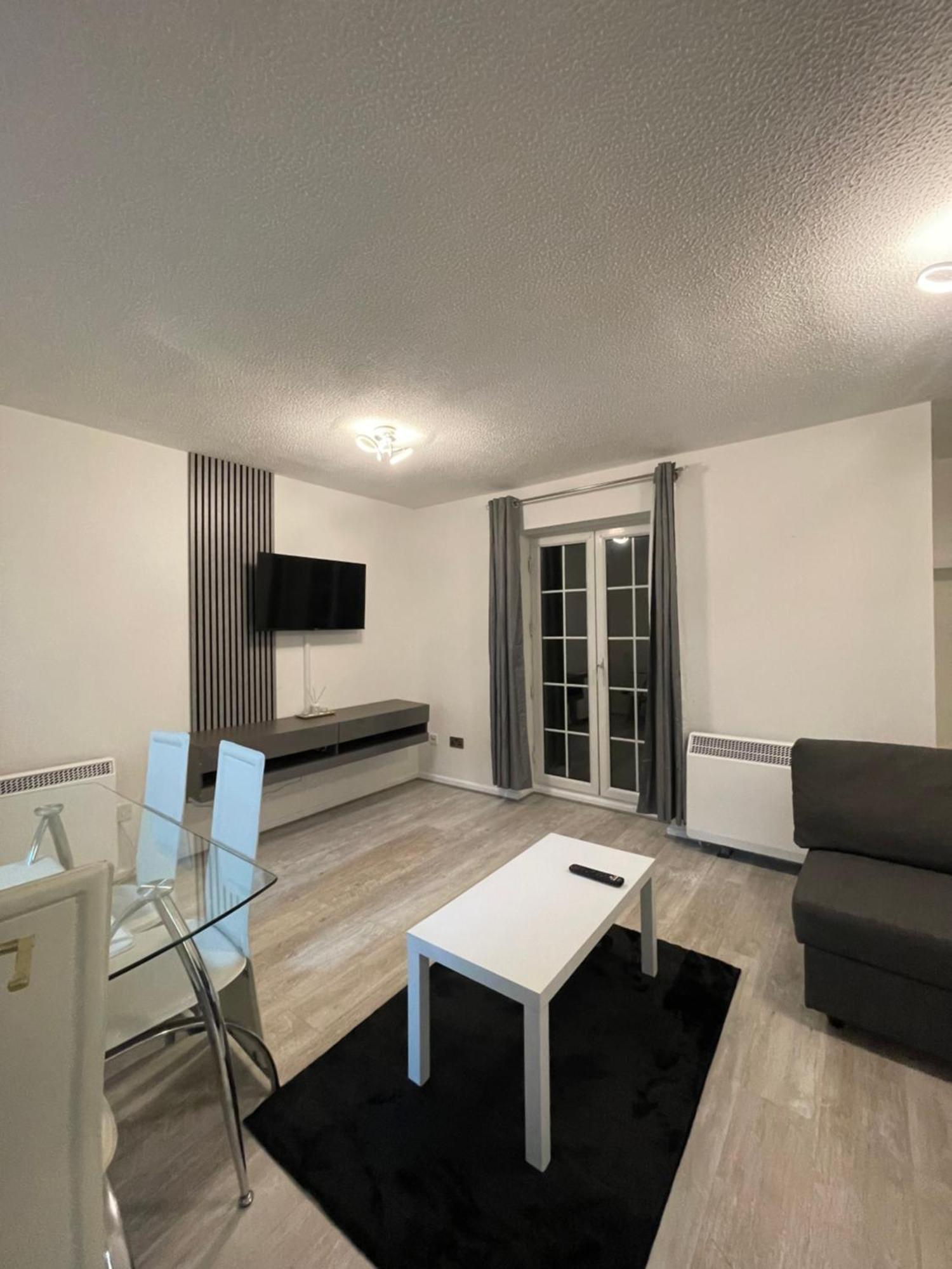 Cardiff Bay Apartment With Parking ภายนอก รูปภาพ